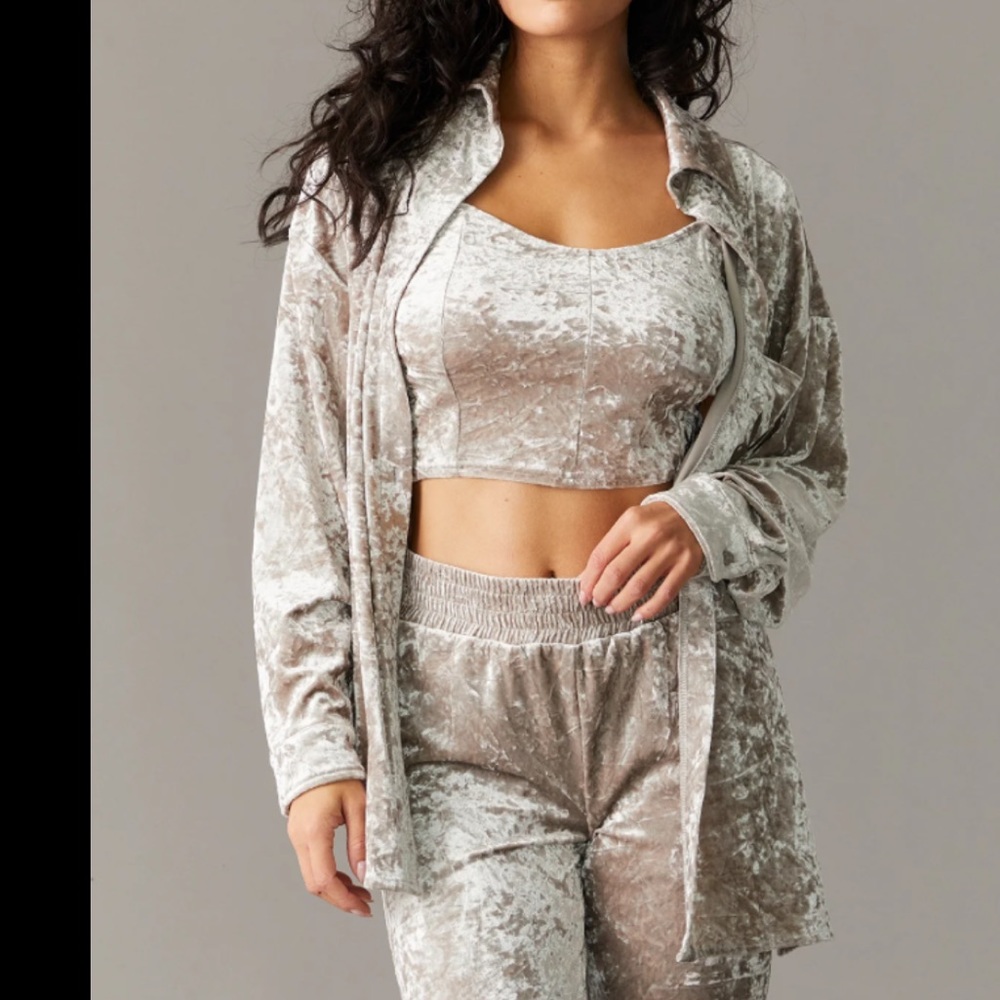 ⭐️ HOST PICK ⭐️ Brand New Ladies Playboy Tan Crushed Velour Shacket velvet soft